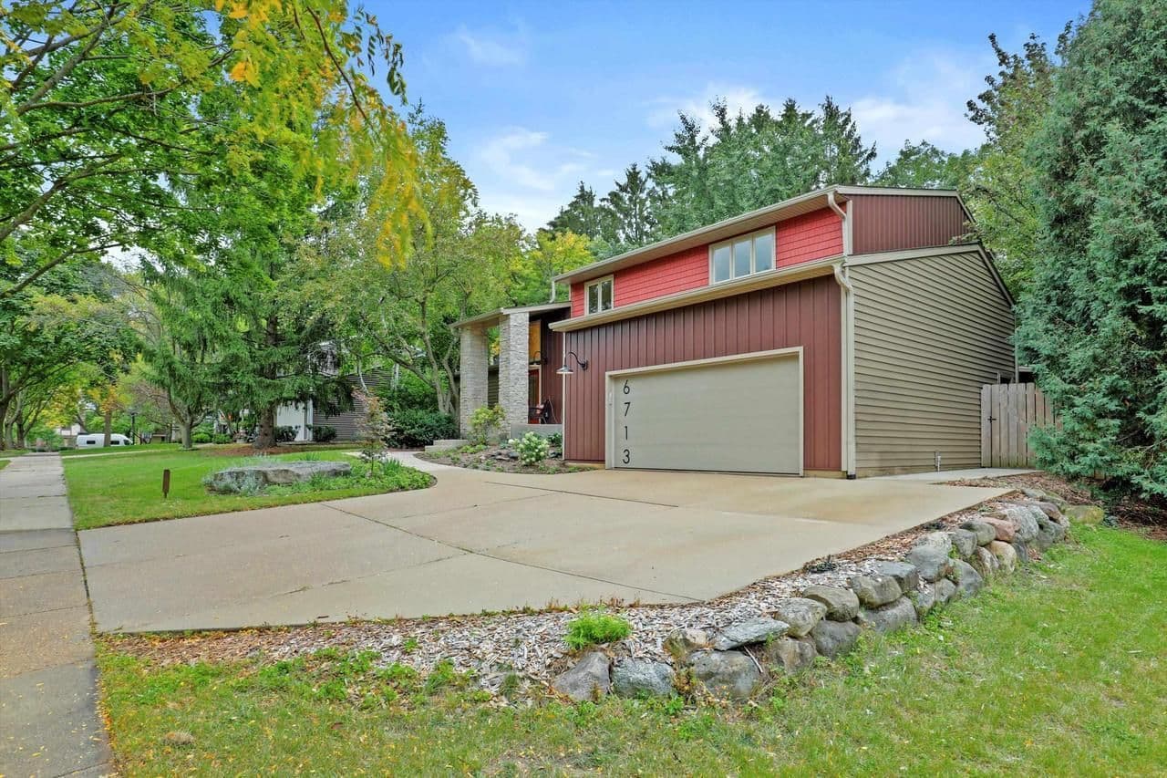 Seamless Steel Siding Madison 4